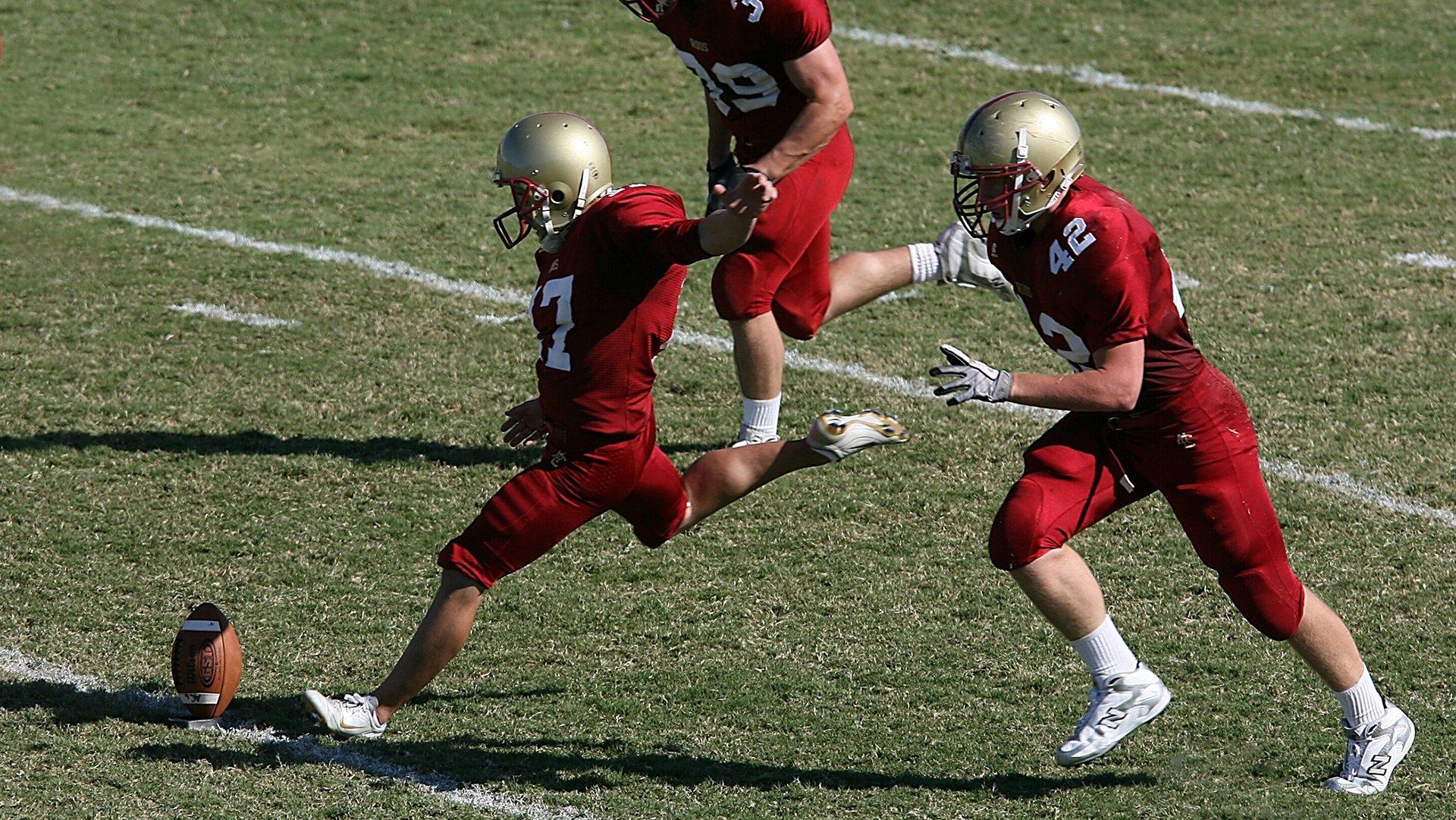 库普梅纳斯找回自我,回归熟悉位置,重拾中场掌控力