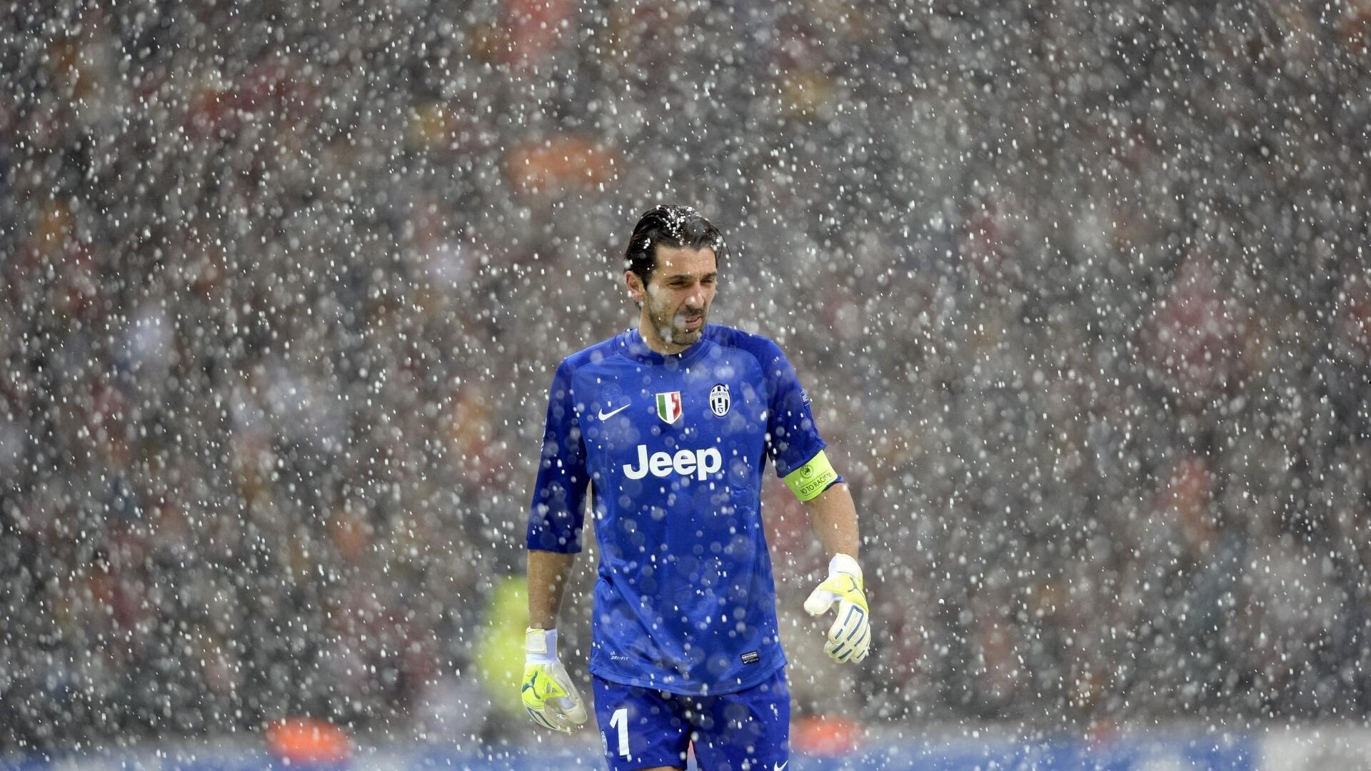 欧冠巅峰夜诺坎普群星云集 欧足联主席与足坛巨头齐聚巴萨巴黎对决