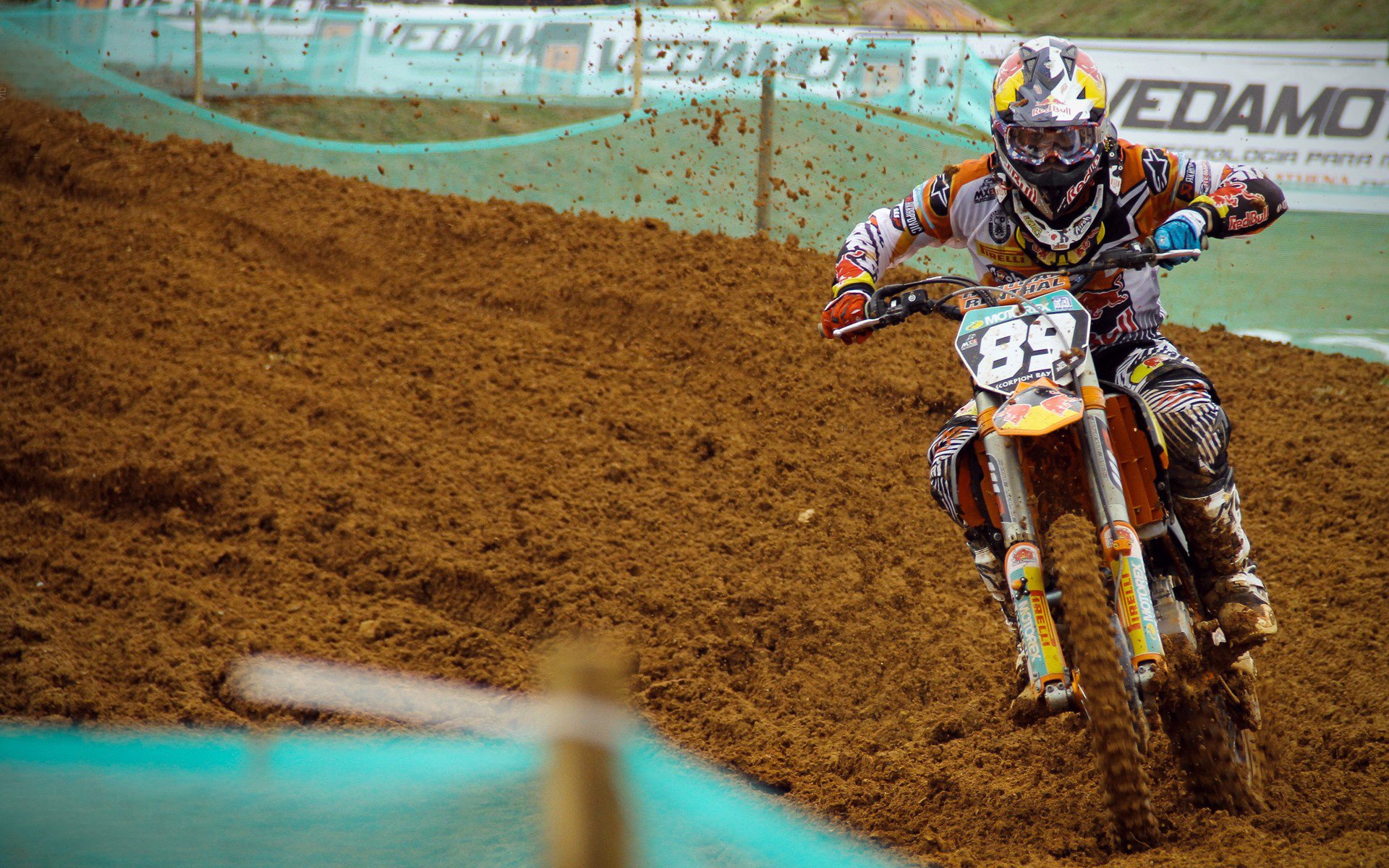 电讯报独家，伯恩茅斯两拒豪门，5000万镑报价难撼樱桃留塞门约决心