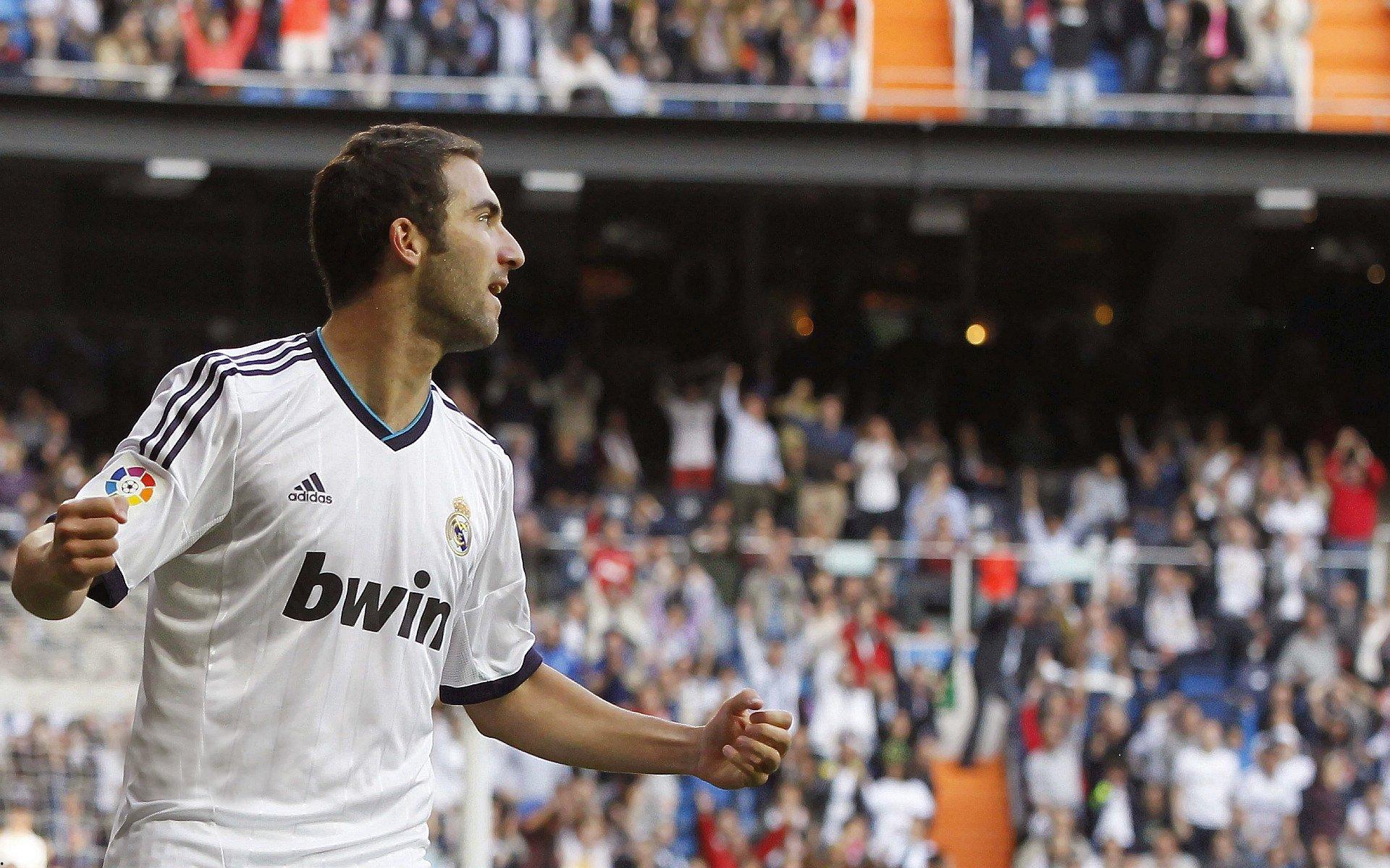 伊萨克斥资三万英镑购入顶级杜宾护卫犬 球场外的安全投资引热议